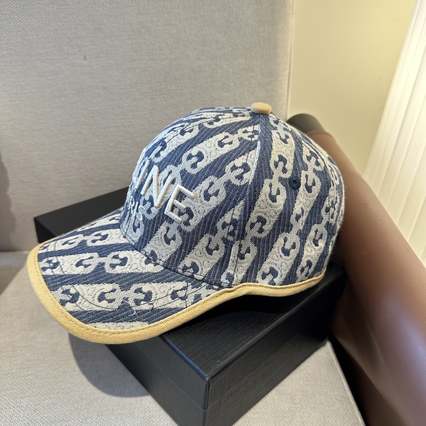 爆款CELINE（赛琳）简约明星同款最新棒球帽，时尚潮流，高端做工！每一个帽子都是用心之作！非一般的品质