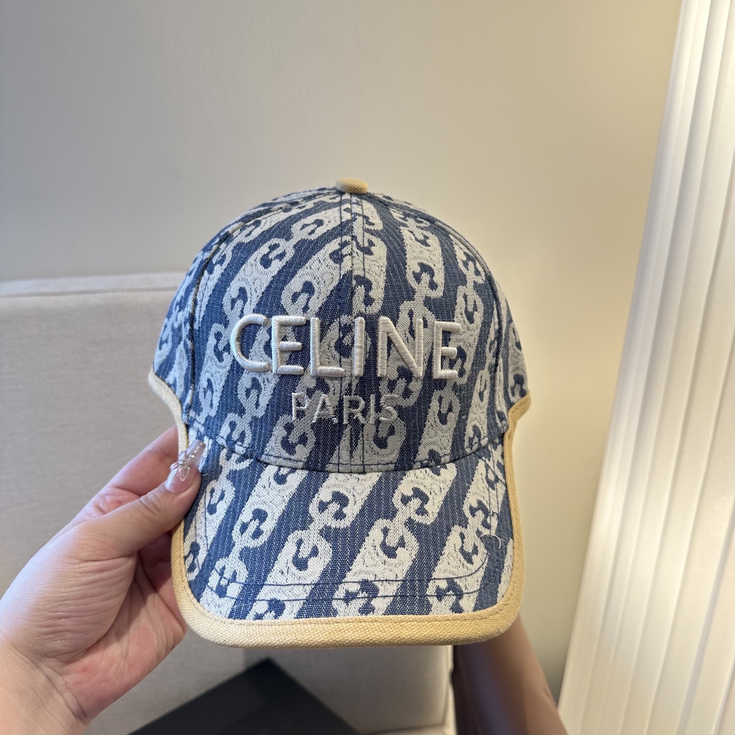爆款CELINE（赛琳）简约明星同款最新棒球帽，时尚潮流，高端做工！每一个帽子都是用心之作！非一般的品质