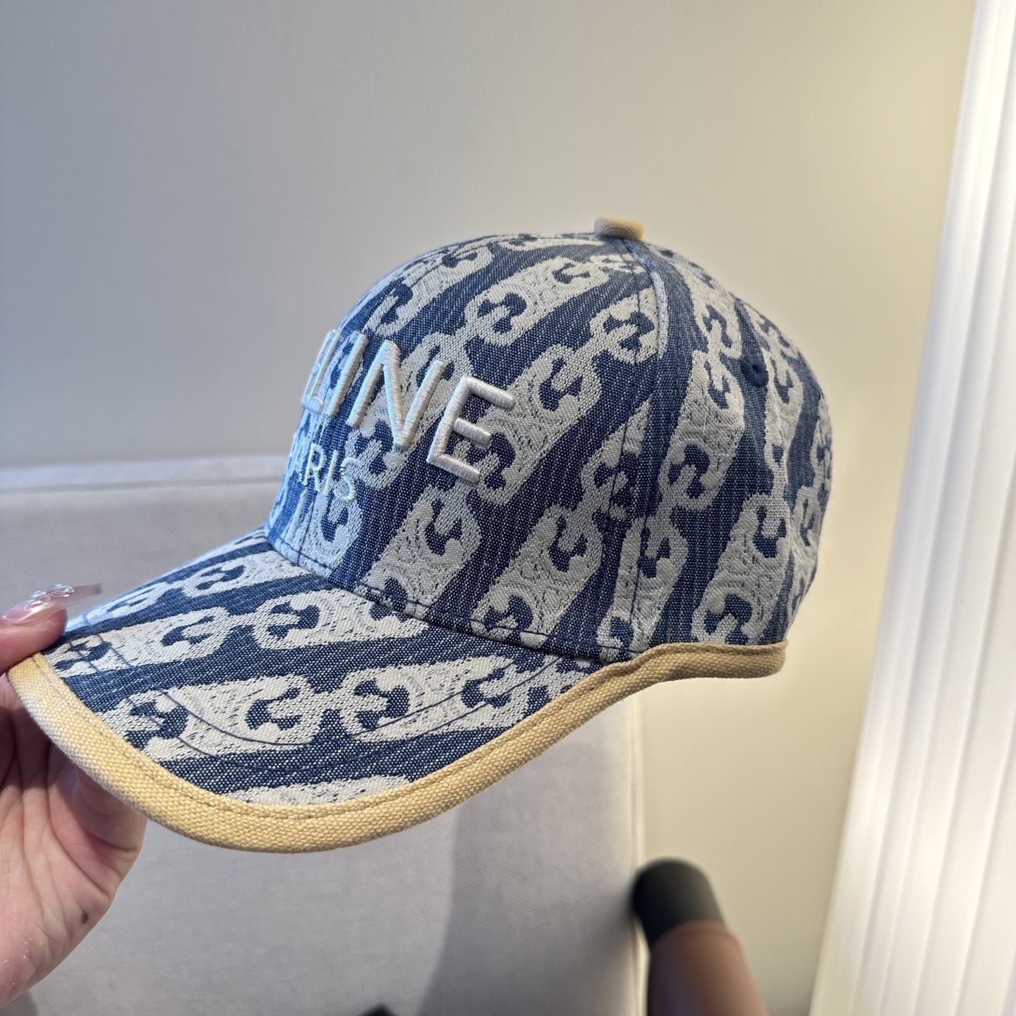 爆款CELINE（赛琳）简约明星同款最新棒球帽，时尚潮流，高端做工！每一个帽子都是用心之作！非一般的品质