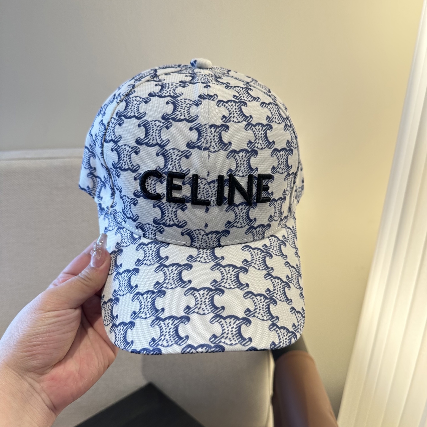 爆款CELINE（赛琳）简约明星同款最新棒球帽，时尚潮流，高端做工！每一个帽子都是用心之作！非一般的品质