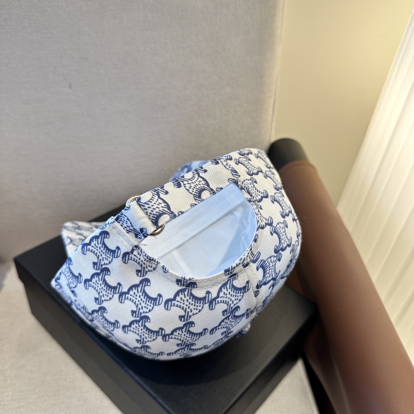 爆款CELINE（赛琳）简约明星同款最新棒球帽，时尚潮流，高端做工！每一个帽子都是用心之作！非一般的品质