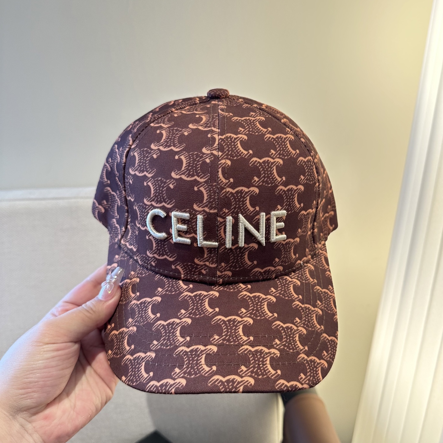 爆款CELINE（赛琳）简约明星同款最新棒球帽，时尚潮流，高端做工！每一个帽子都是用心之作！非一般的品质