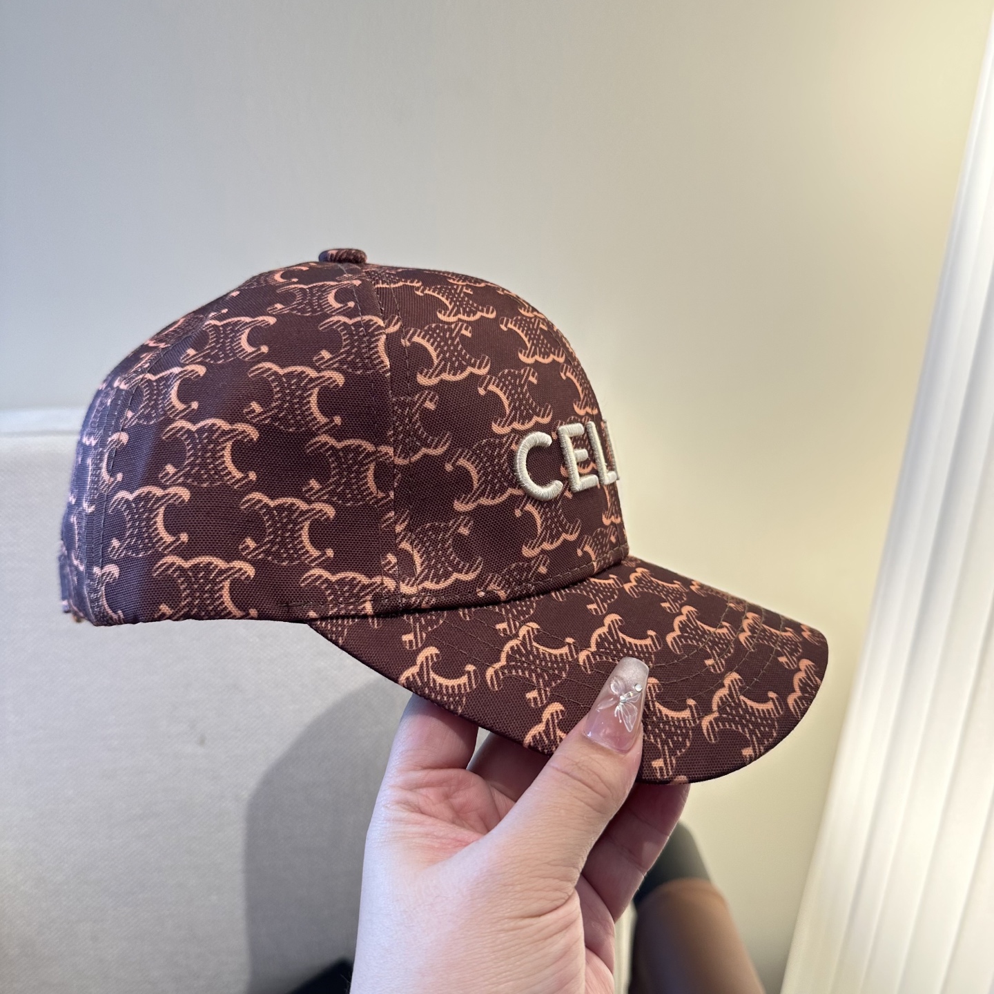 爆款CELINE（赛琳）简约明星同款最新棒球帽，时尚潮流，高端做工！每一个帽子都是用心之作！非一般的品质