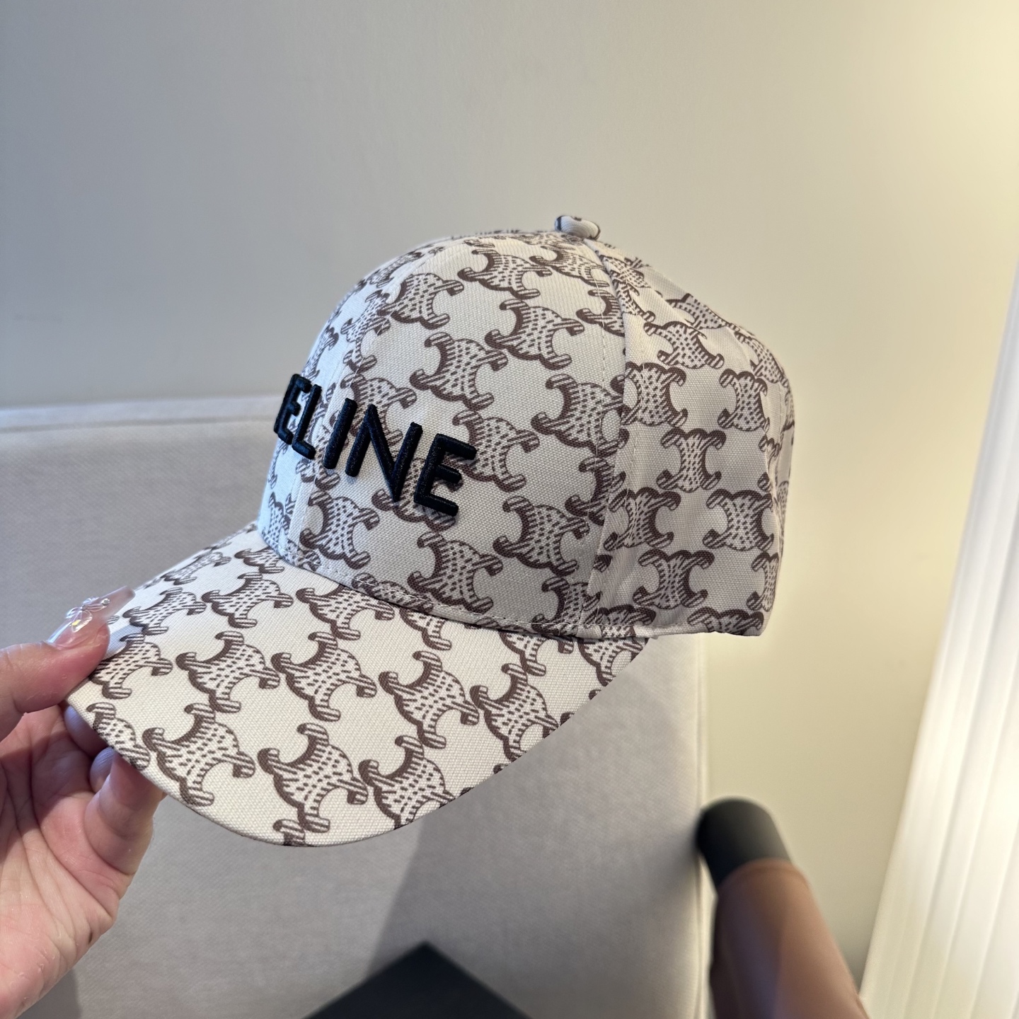 爆款CELINE（赛琳）简约明星同款最新棒球帽，时尚潮流，高端做工！每一个帽子都是用心之作！非一般的品质