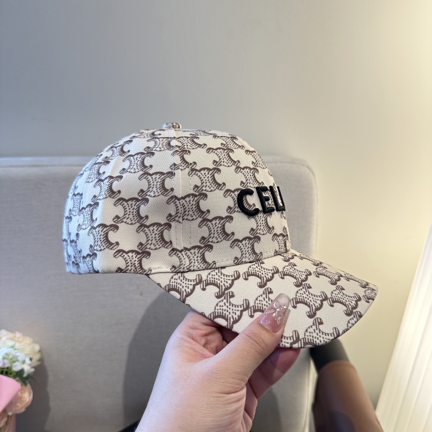 爆款CELINE（赛琳）简约明星同款最新棒球帽，时尚潮流，高端做工！每一个帽子都是用心之作！非一般的品质