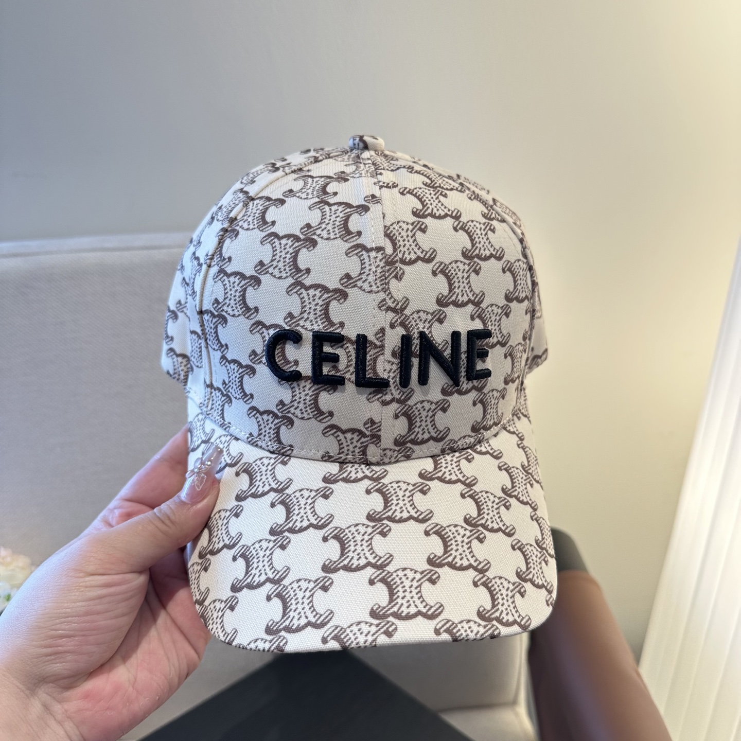 爆款CELINE（赛琳）简约明星同款最新棒球帽，时尚潮流，高端做工！每一个帽子都是用心之作！非一般的品质