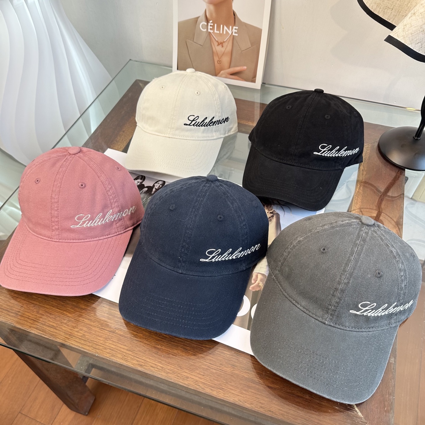 潮牌棒球帽 简单休闲风的棒球帽 减龄百搭 适配度很高！简单随性~出街拍照拗造型非常加分~男女同款 随意搭