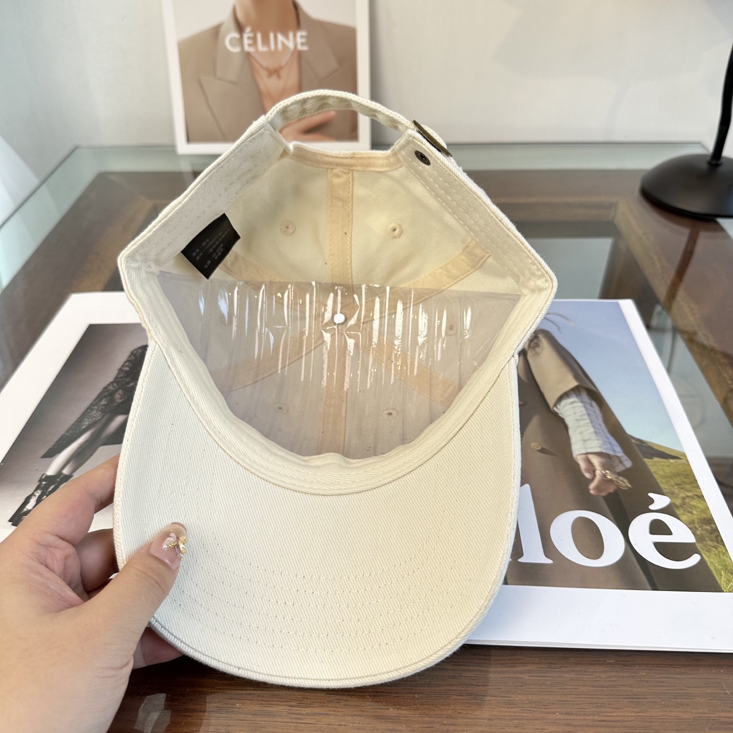 潮牌棒球帽 简单休闲风的棒球帽 减龄百搭 适配度很高！简单随性~出街拍照拗造型非常加分~男女同款 随意搭