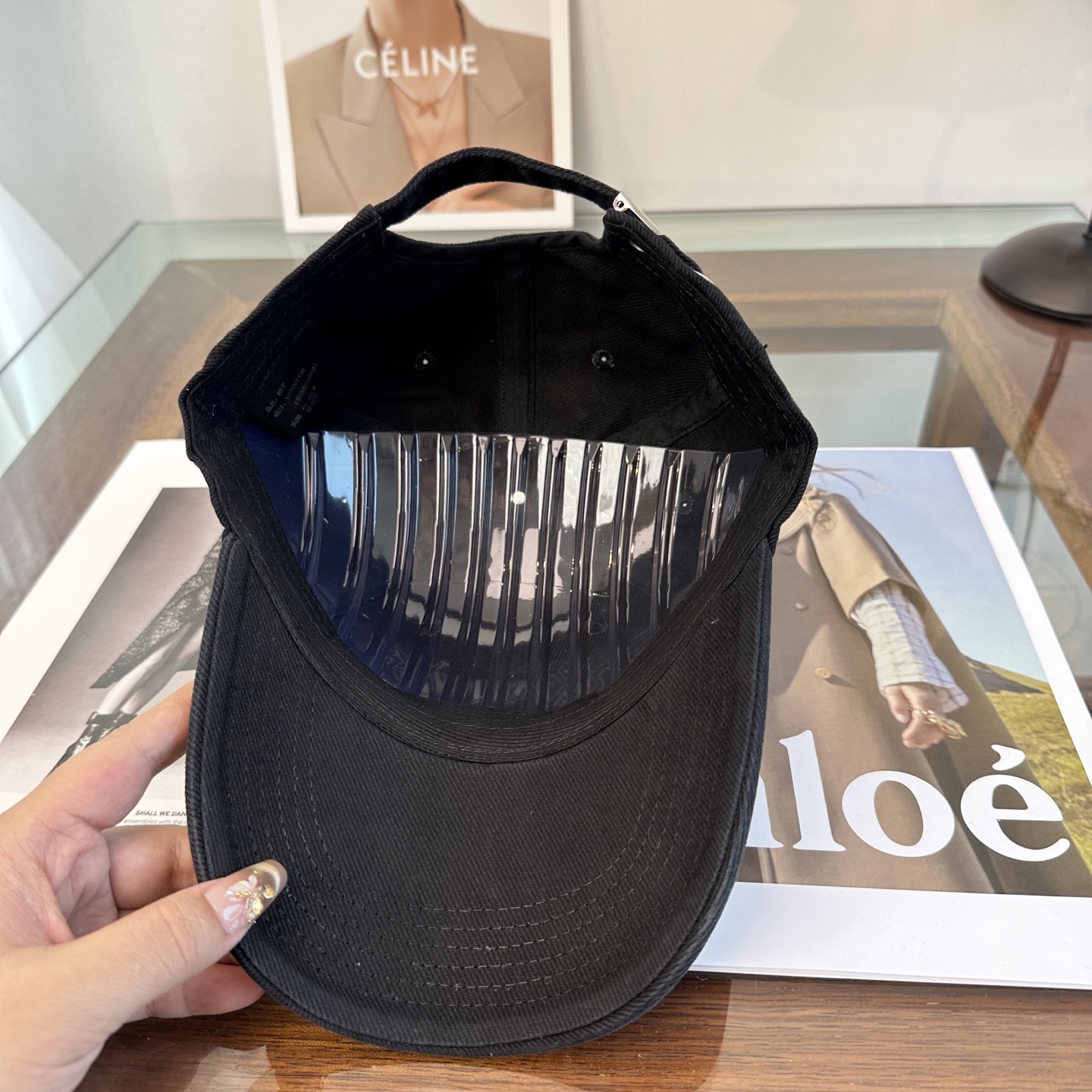 潮牌棒球帽 简单休闲风的棒球帽 减龄百搭 适配度很高！简单随性~出街拍照拗造型非常加分~男女同款 随意搭