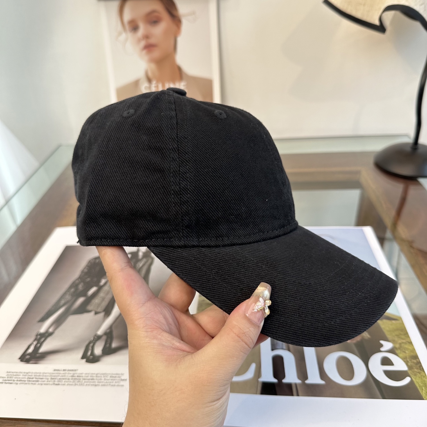 潮牌棒球帽 简单休闲风的棒球帽 减龄百搭 适配度很高！简单随性~出街拍照拗造型非常加分~男女同款 随意搭