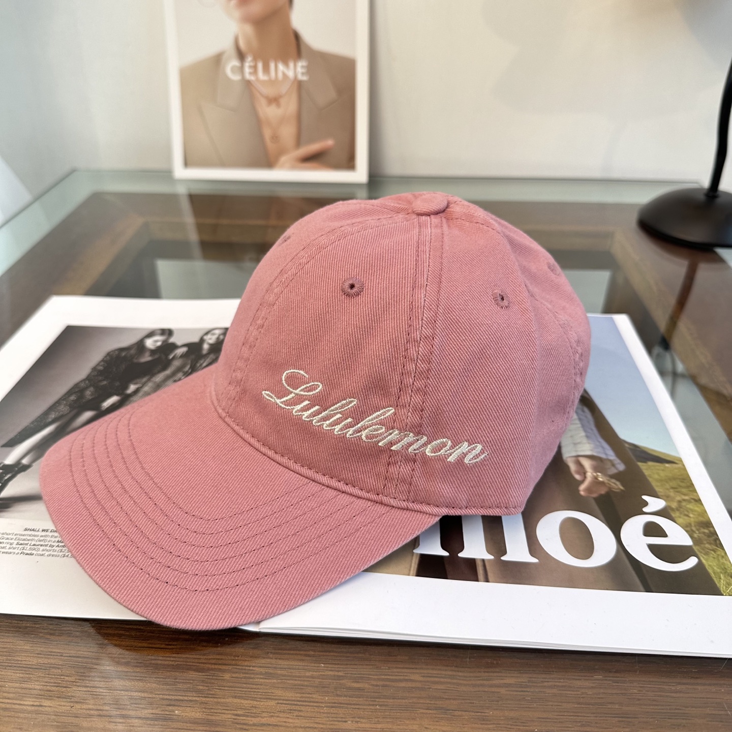 潮牌棒球帽 简单休闲风的棒球帽 减龄百搭 适配度很高！简单随性~出街拍照拗造型非常加分~男女同款 随意搭