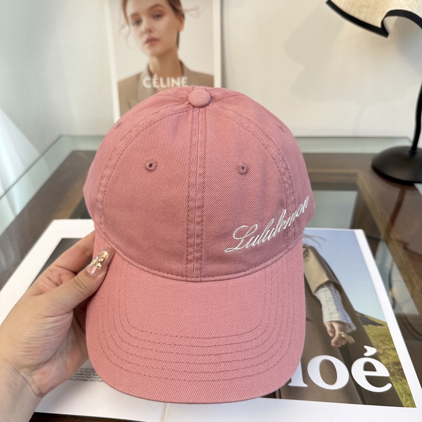 潮牌棒球帽 简单休闲风的棒球帽 减龄百搭 适配度很高！简单随性~出街拍照拗造型非常加分~男女同款 随意搭