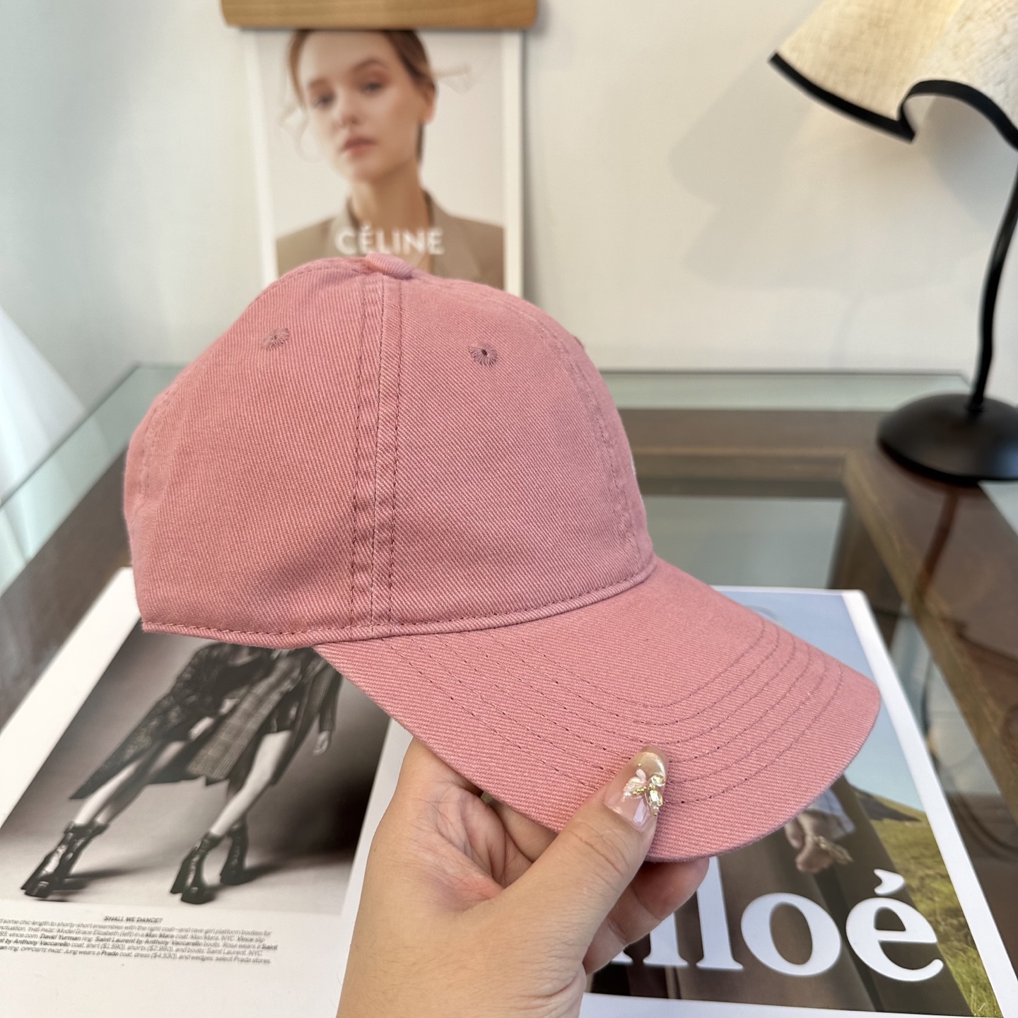 潮牌棒球帽 简单休闲风的棒球帽 减龄百搭 适配度很高！简单随性~出街拍照拗造型非常加分~男女同款 随意搭