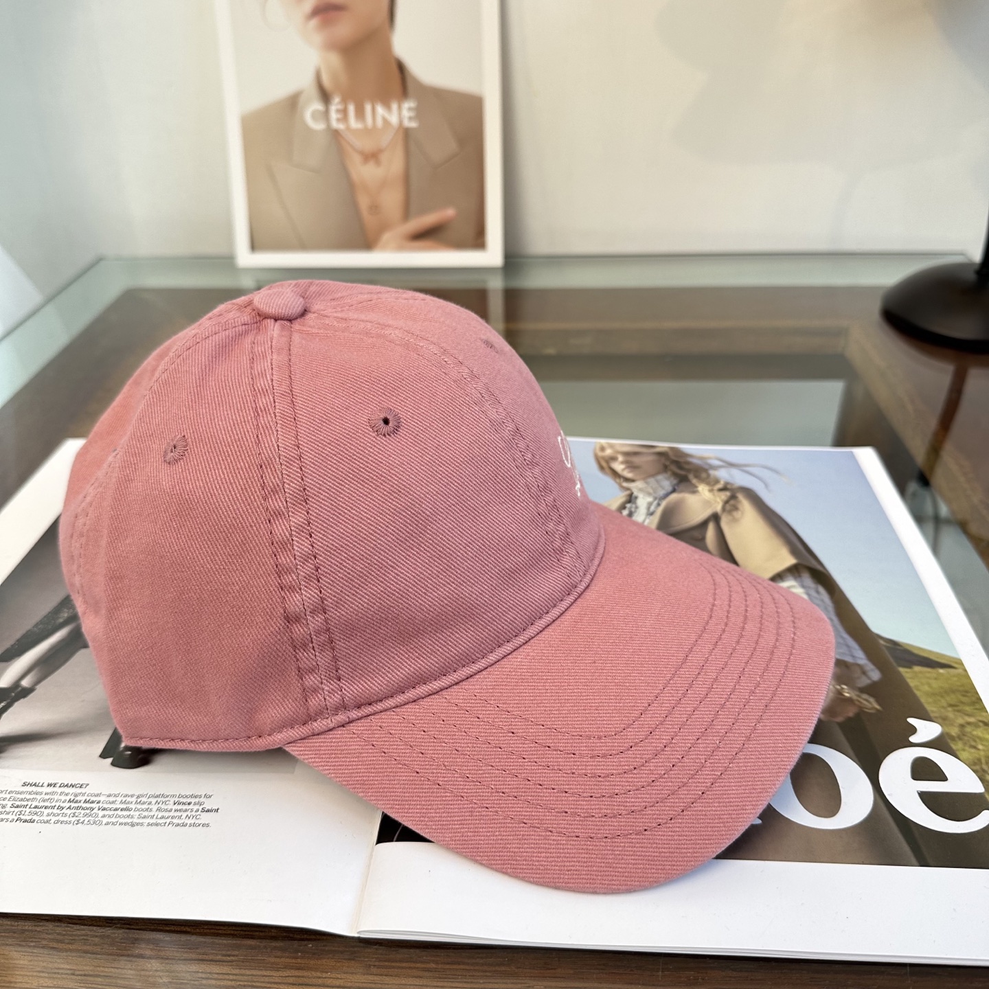 潮牌棒球帽 简单休闲风的棒球帽 减龄百搭 适配度很高！简单随性~出街拍照拗造型非常加分~男女同款 随意搭