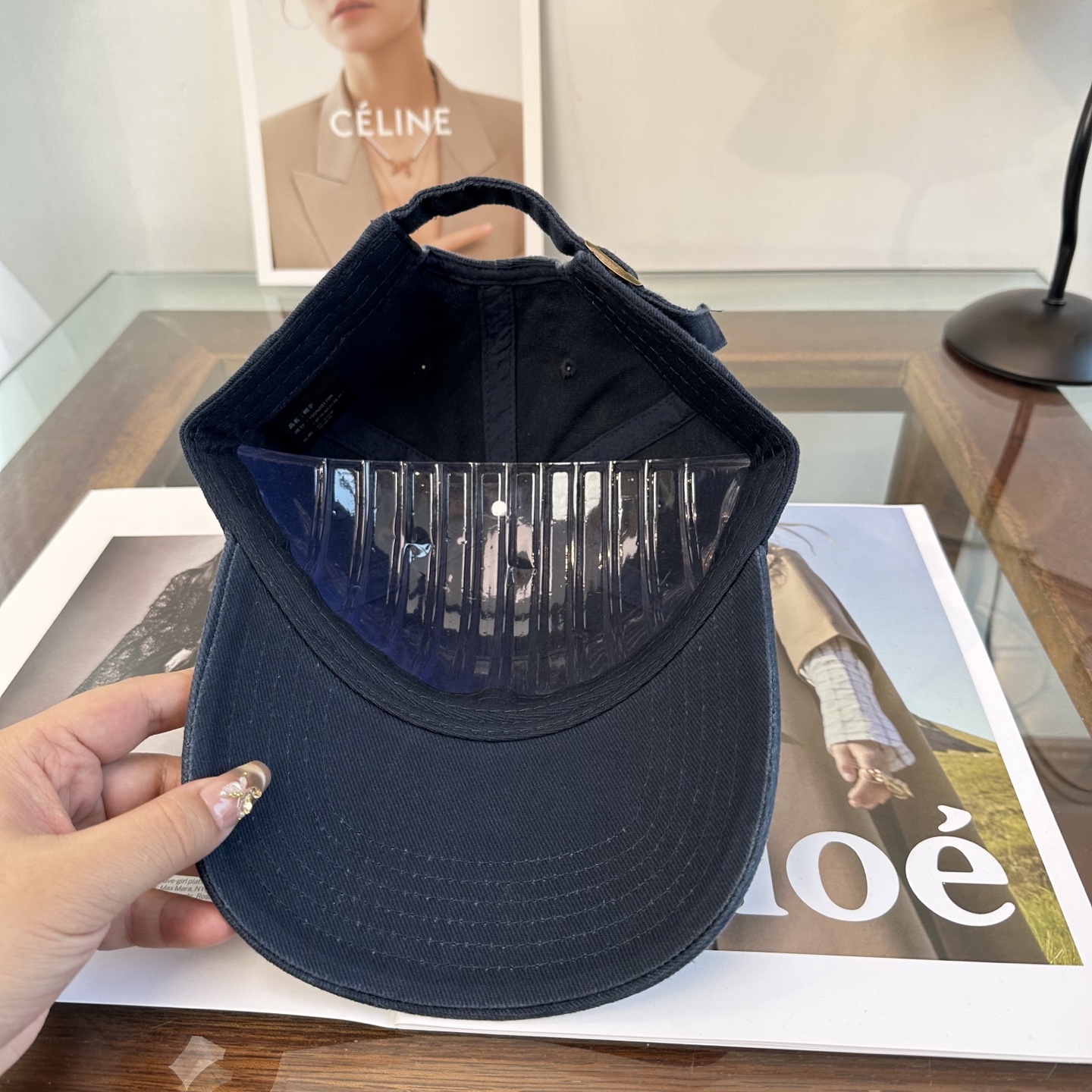 潮牌棒球帽 简单休闲风的棒球帽 减龄百搭 适配度很高！简单随性~出街拍照拗造型非常加分~男女同款 随意搭