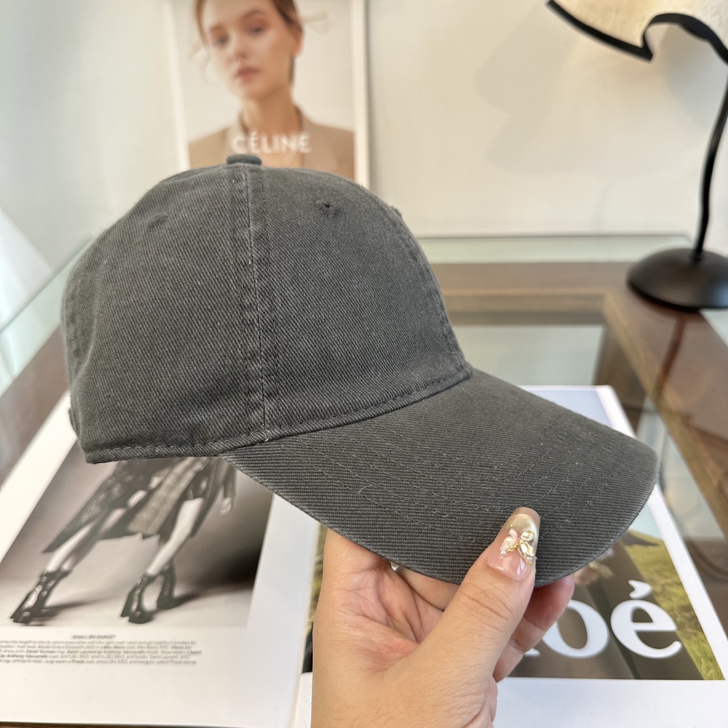 潮牌棒球帽 简单休闲风的棒球帽 减龄百搭 适配度很高！简单随性~出街拍照拗造型非常加分~男女同款 随意搭