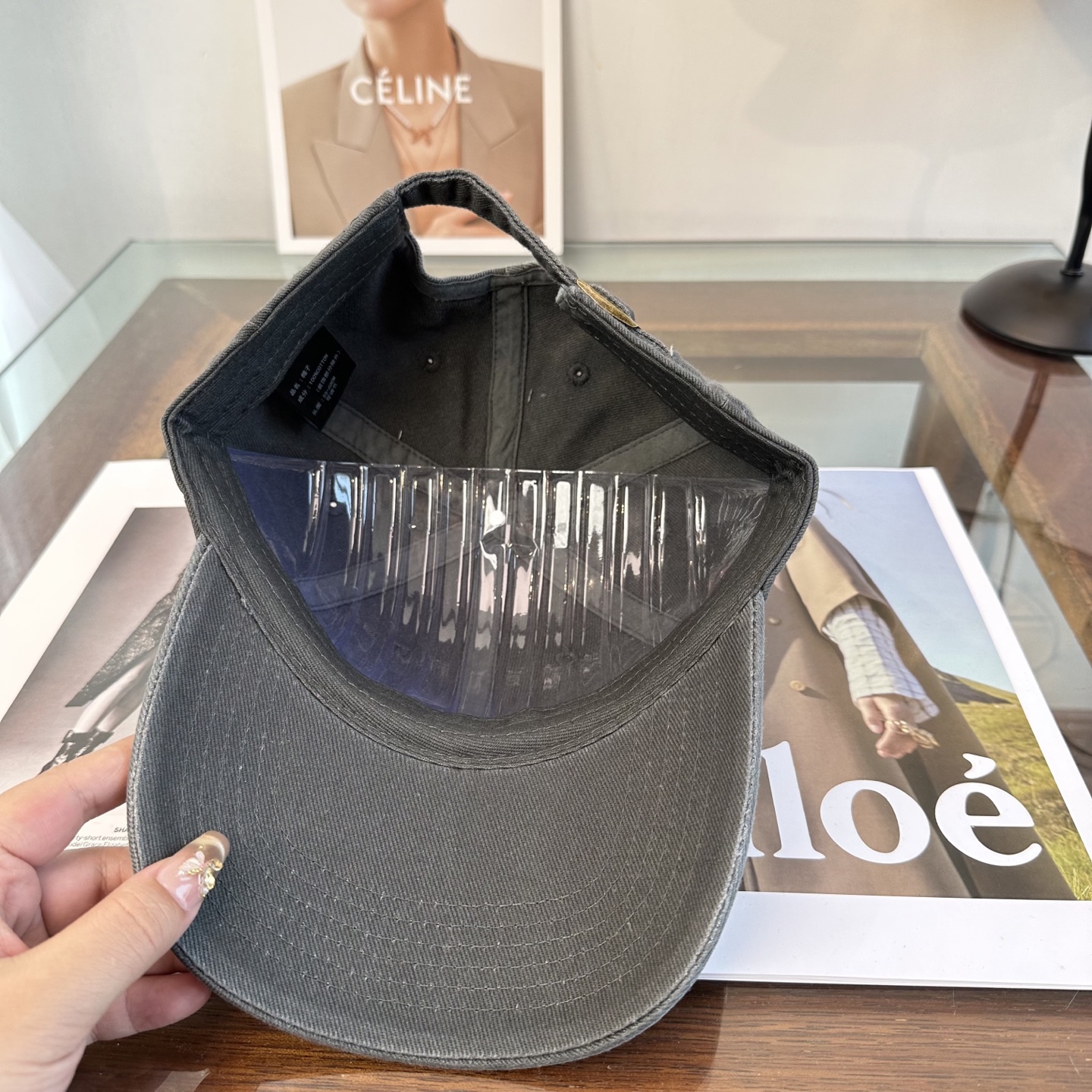 潮牌棒球帽 简单休闲风的棒球帽 减龄百搭 适配度很高！简单随性~出街拍照拗造型非常加分~男女同款 随意搭