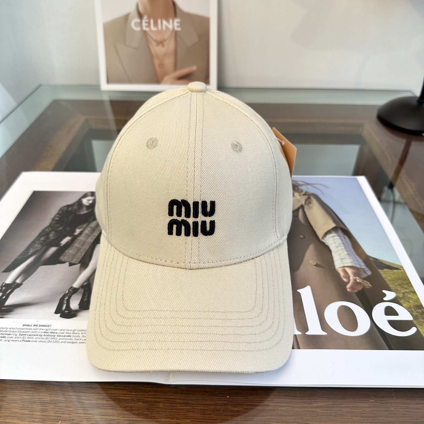 缪缪miumiu 棒球帽 简单休闲风的棒球帽 减龄百搭 适配度很高！简单随性~出街拍照拗造型非常加分~男