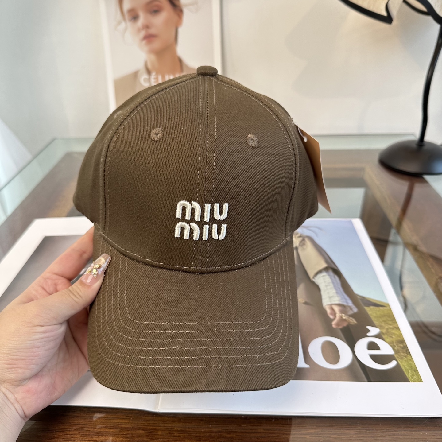 缪缪miumiu 棒球帽 简单休闲风的棒球帽 减龄百搭 适配度很高！简单随性~出街拍照拗造型非常加分~男
