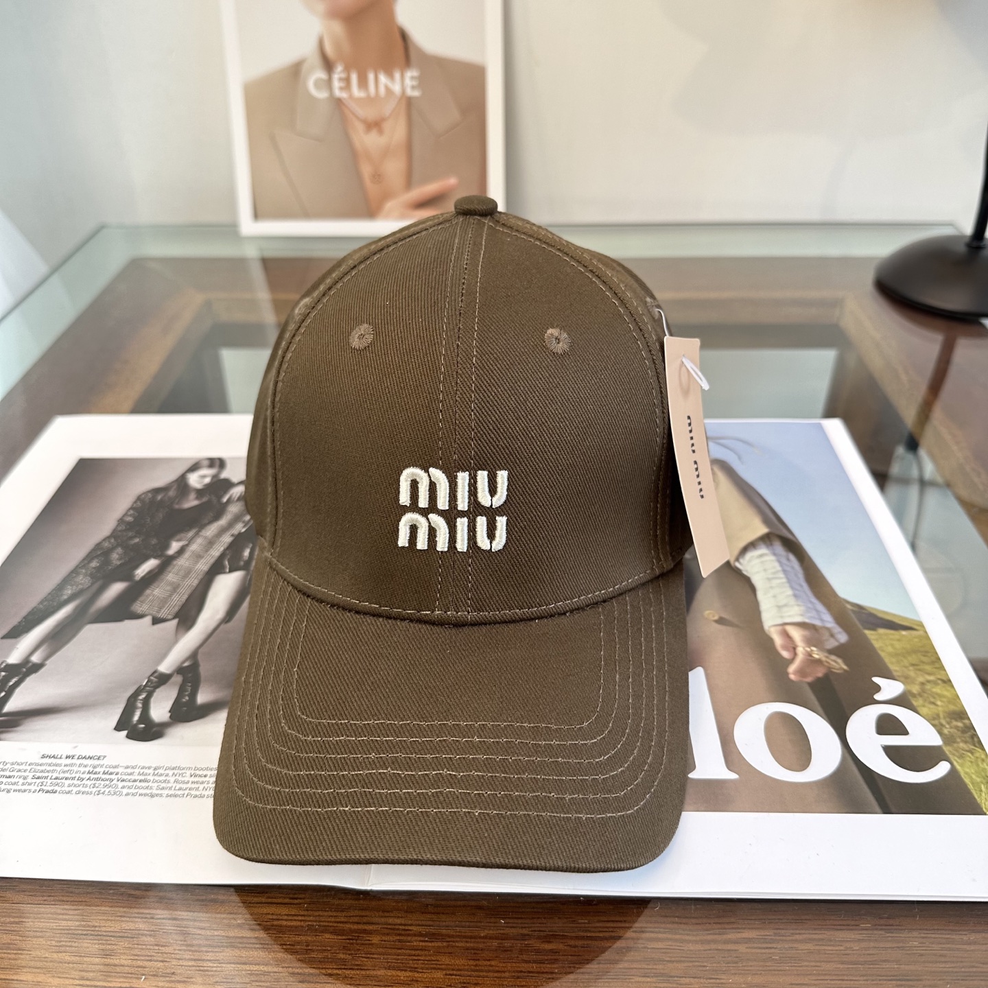 缪缪miumiu 棒球帽 简单休闲风的棒球帽 减龄百搭 适配度很高！简单随性~出街拍照拗造型非常加分~男