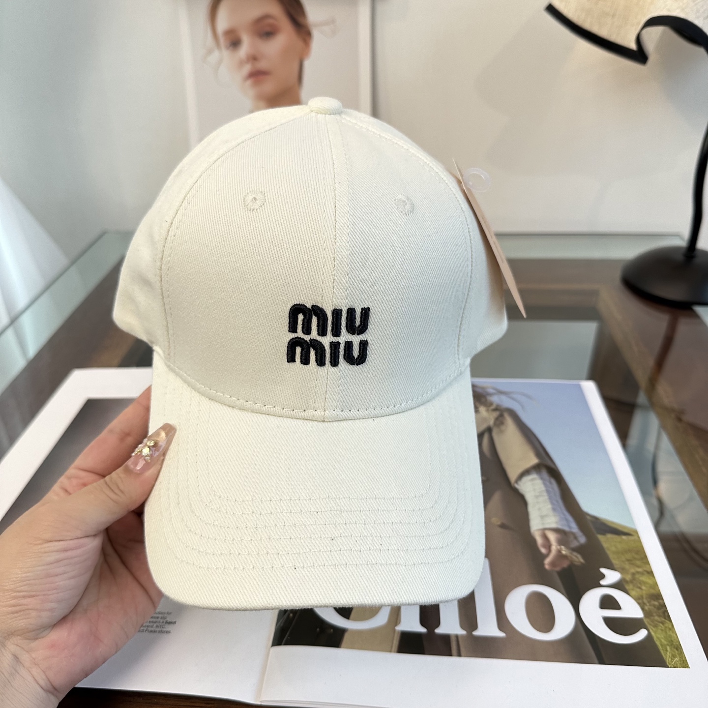 缪缪miumiu 棒球帽 简单休闲风的棒球帽 减龄百搭 适配度很高！简单随性~出街拍照拗造型非常加分~男