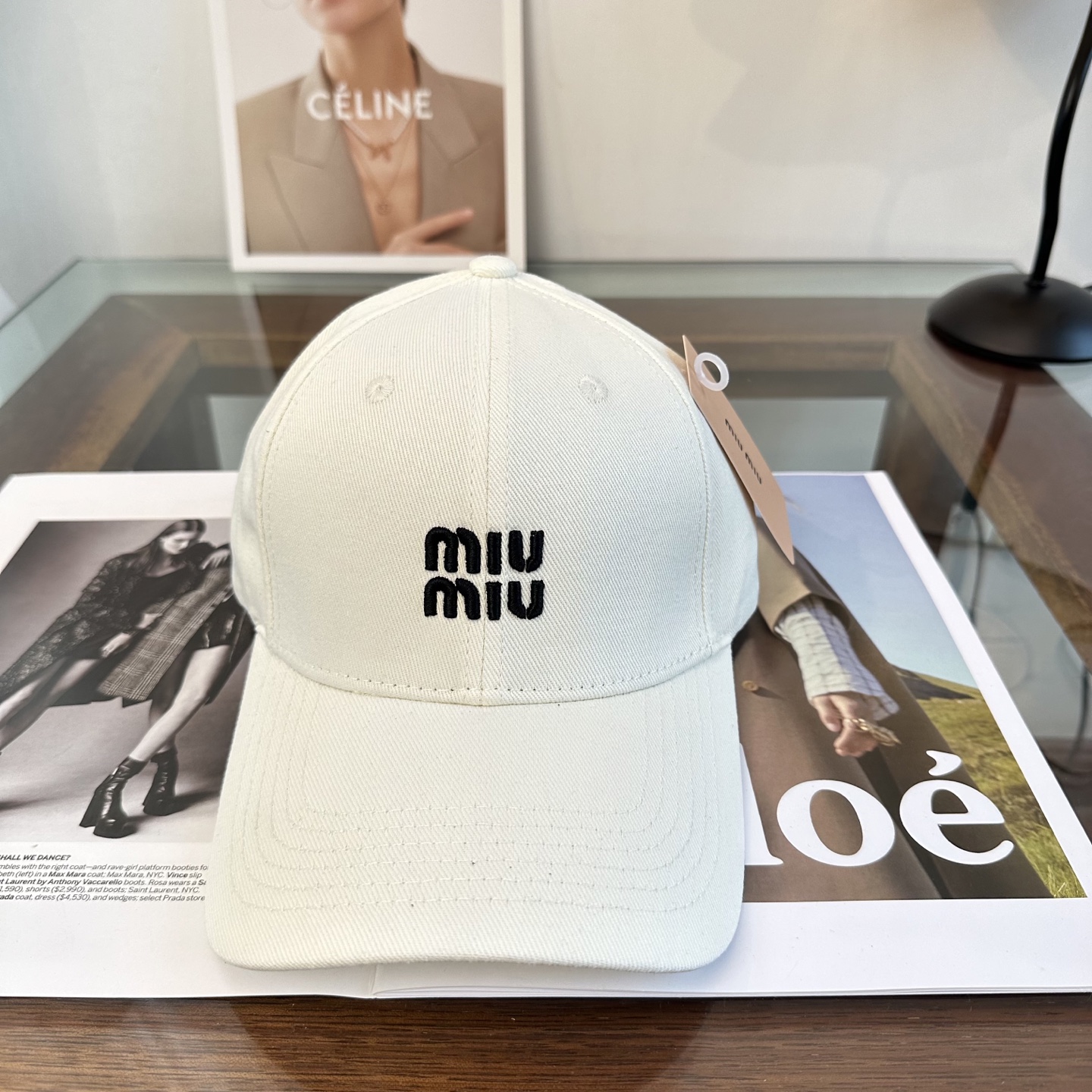 缪缪miumiu 棒球帽 简单休闲风的棒球帽 减龄百搭 适配度很高！简单随性~出街拍照拗造型非常加分~男
