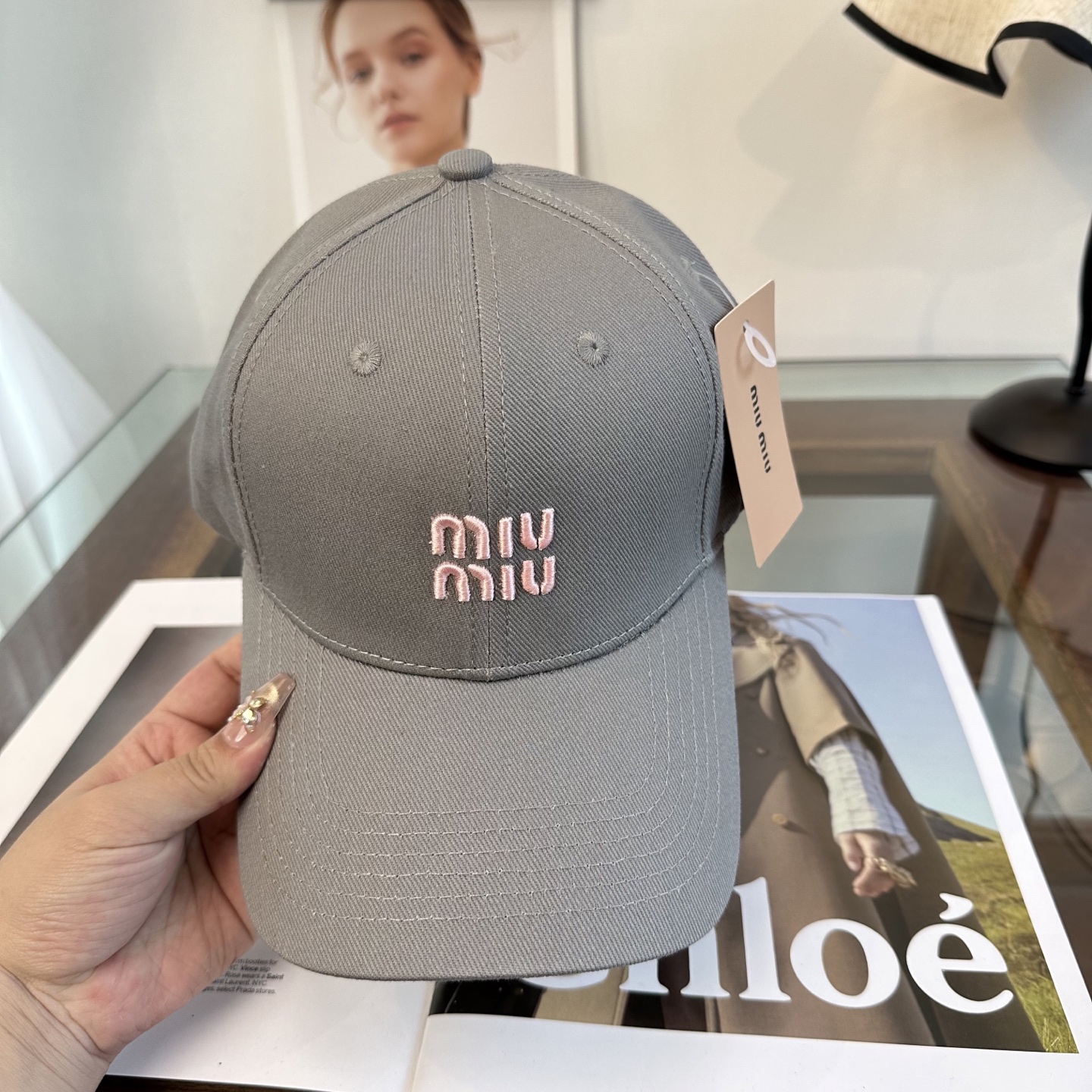 缪缪miumiu 棒球帽 简单休闲风的棒球帽 减龄百搭 适配度很高！简单随性~出街拍照拗造型非常加分~男