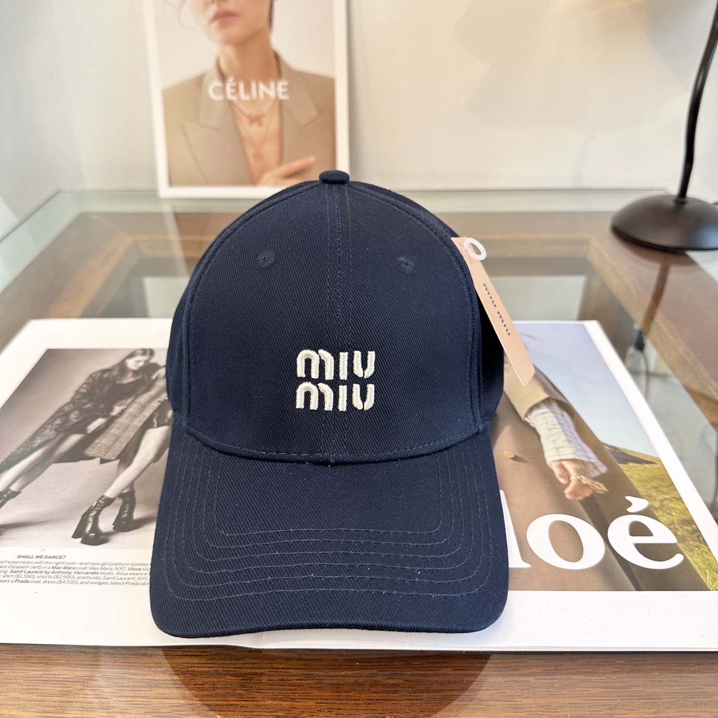 缪缪miumiu 棒球帽 简单休闲风的棒球帽 减龄百搭 适配度很高！简单随性~出街拍照拗造型非常加分~男