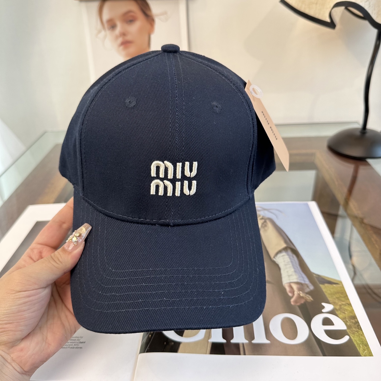 缪缪miumiu 棒球帽 简单休闲风的棒球帽 减龄百搭 适配度很高！简单随性~出街拍照拗造型非常加分~男
