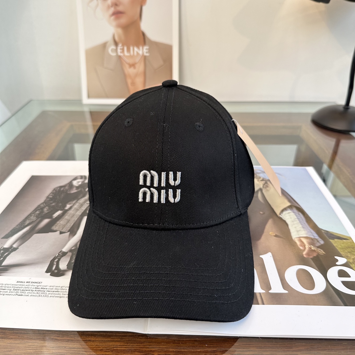缪缪miumiu 棒球帽 简单休闲风的棒球帽 减龄百搭 适配度很高！简单随性~出街拍照拗造型非常加分~男