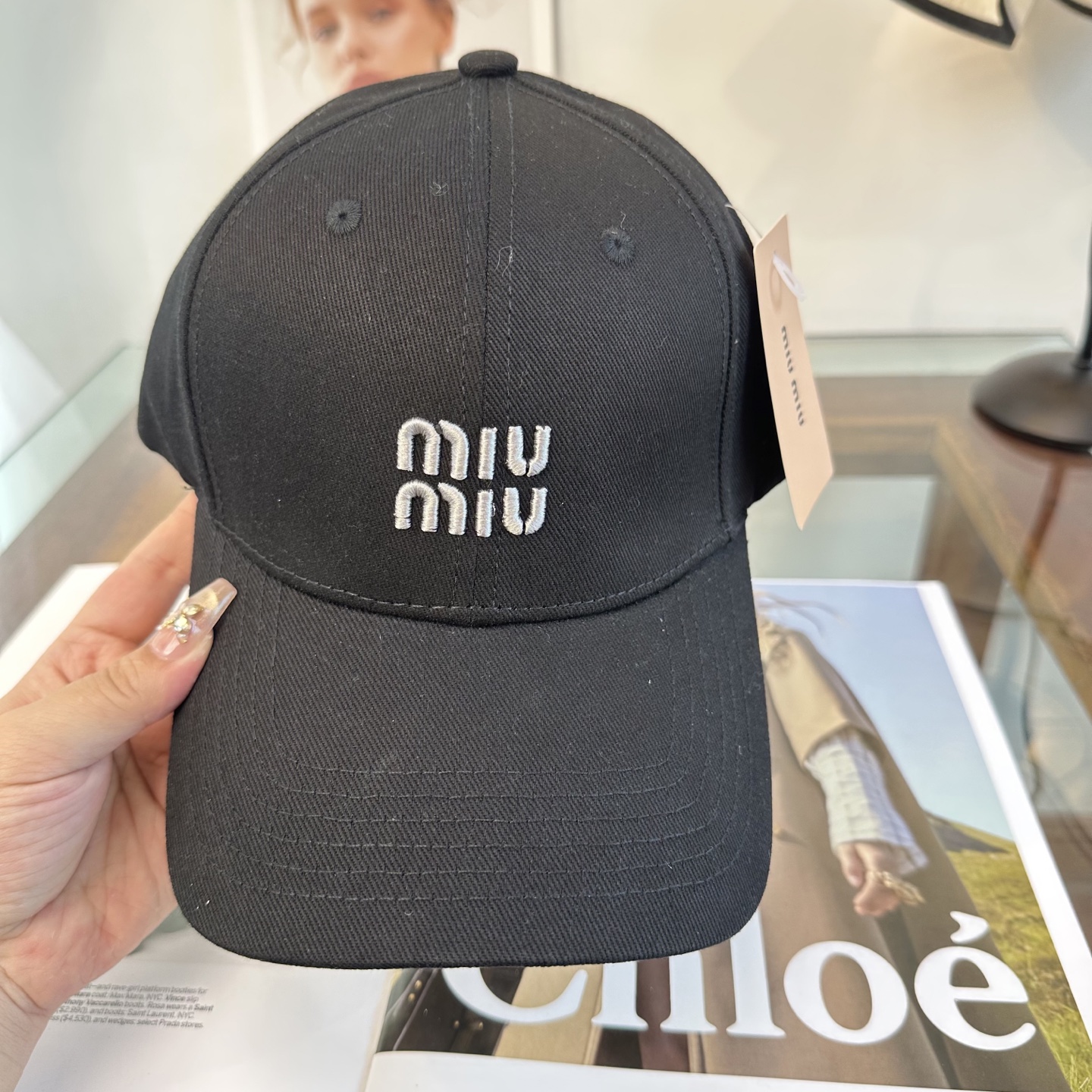缪缪miumiu 棒球帽 简单休闲风的棒球帽 减龄百搭 适配度很高！简单随性~出街拍照拗造型非常加分~男