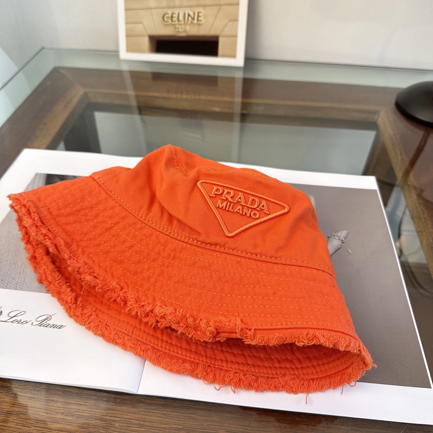 普拉达 Prada 经典三角标渔夫帽，显脸小 大牌款超好搭配，赶紧入手！