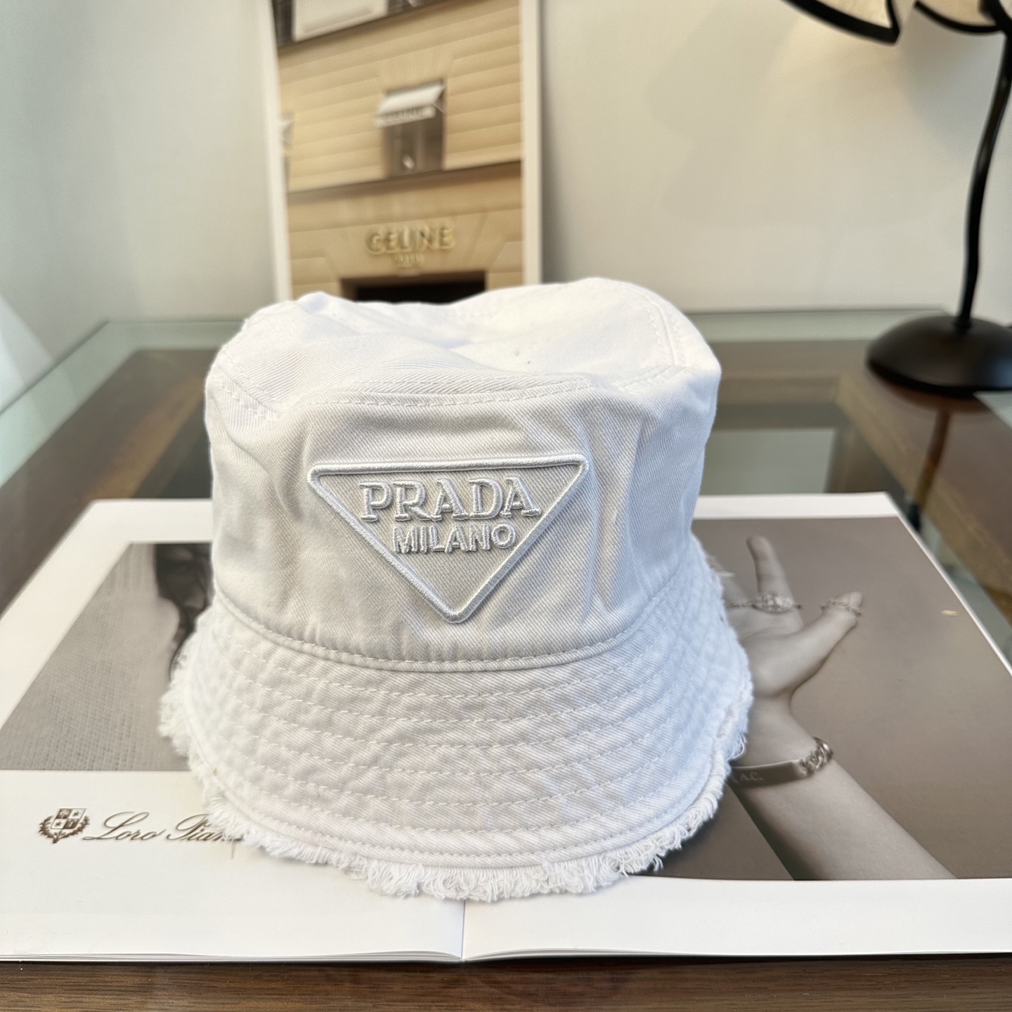 普拉达 Prada 经典三角标渔夫帽，显脸小 大牌款超好搭配，赶紧入手！