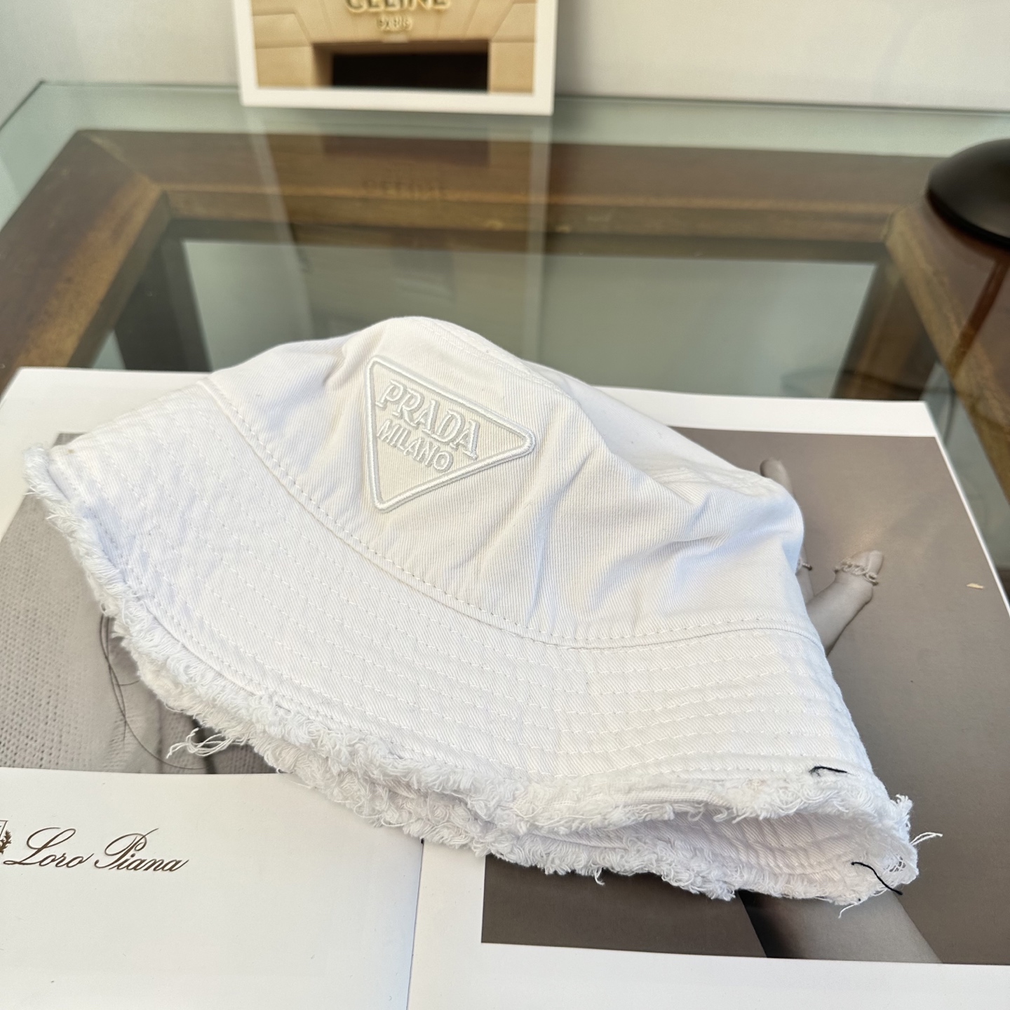 普拉达 Prada 经典三角标渔夫帽，显脸小 大牌款超好搭配，赶紧入手！