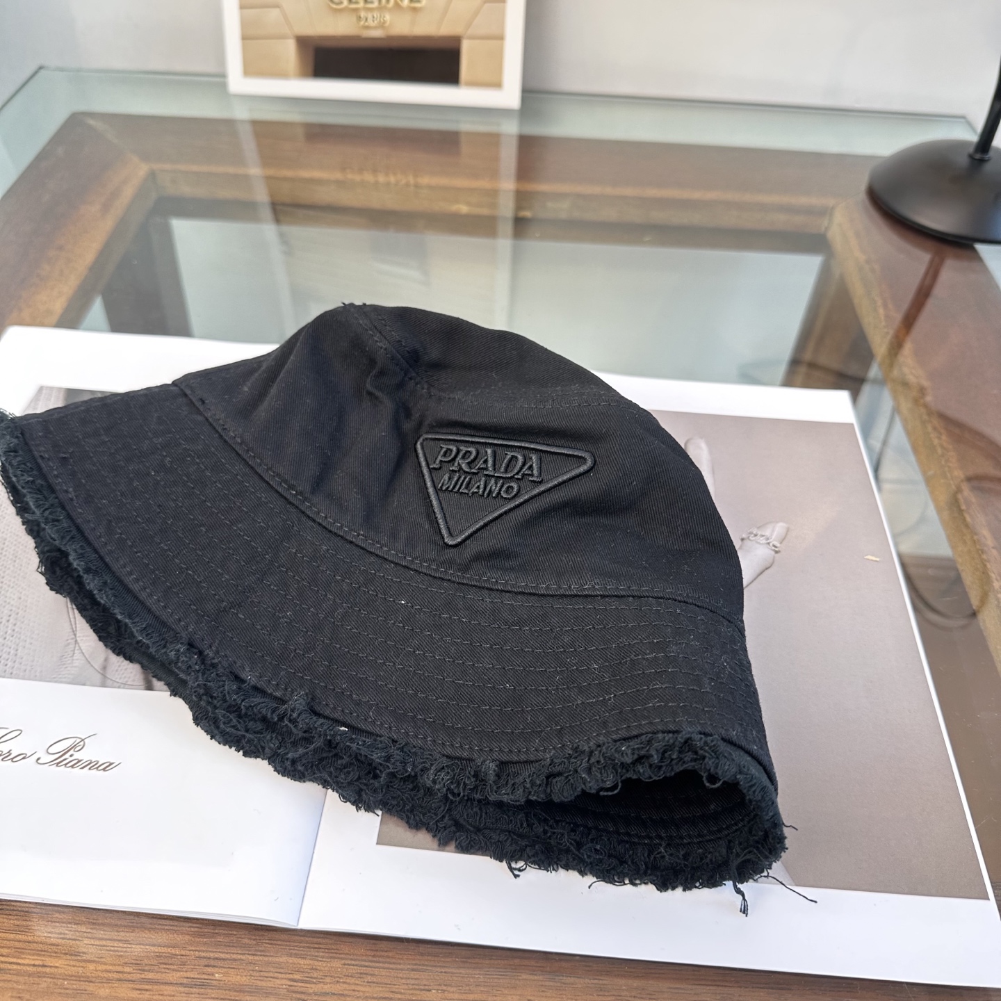 普拉达 Prada 经典三角标渔夫帽，显脸小 大牌款超好搭配，赶紧入手！