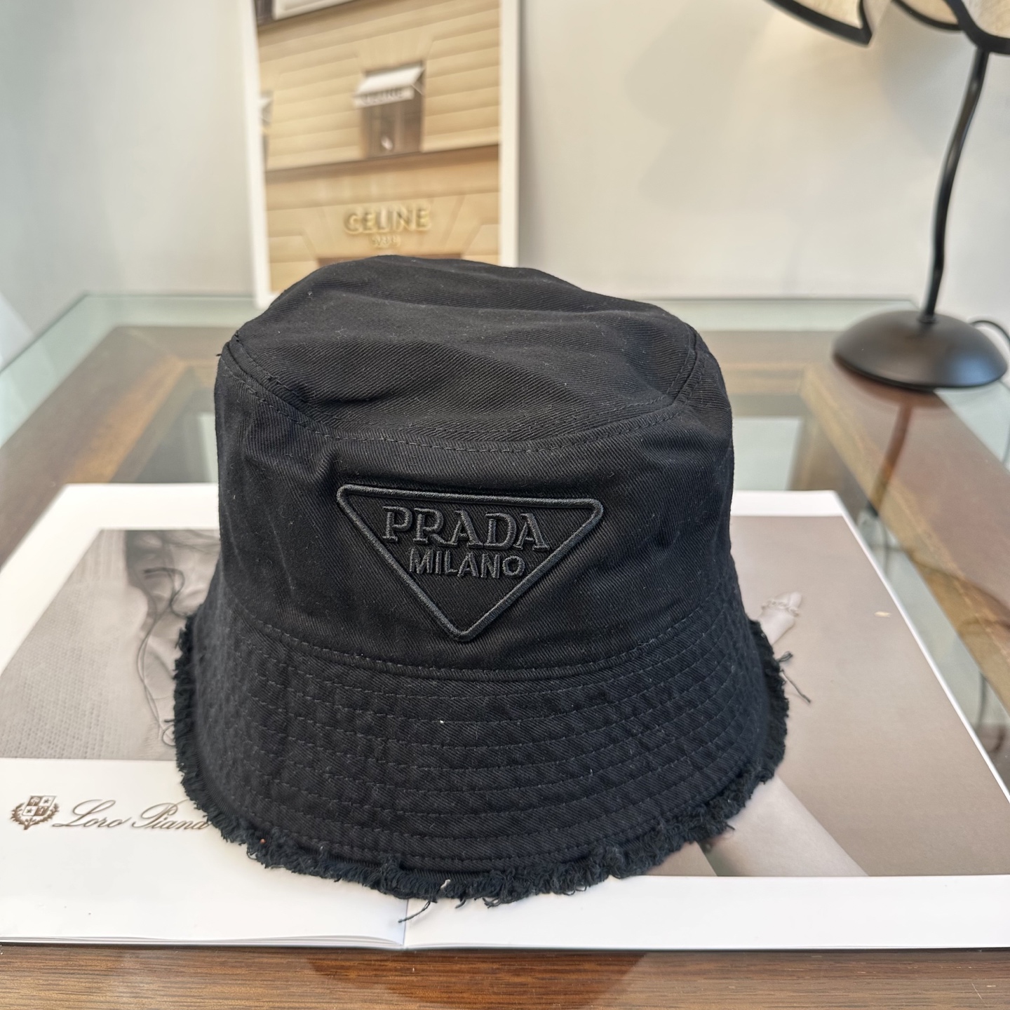 普拉达 Prada 经典三角标渔夫帽，显脸小 大牌款超好搭配，赶紧入手！