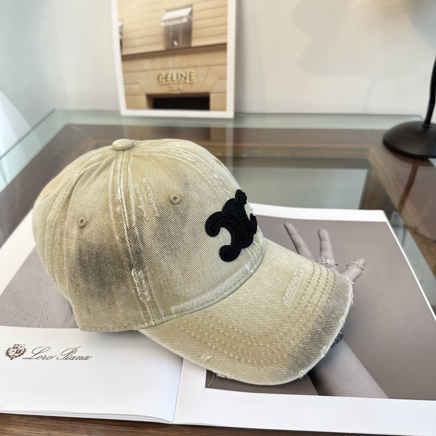 爆款CELINE（赛琳）简约明星同款最新棒球帽，时尚潮流，高端做工！每一个帽子都是用心之作！非一般的品质