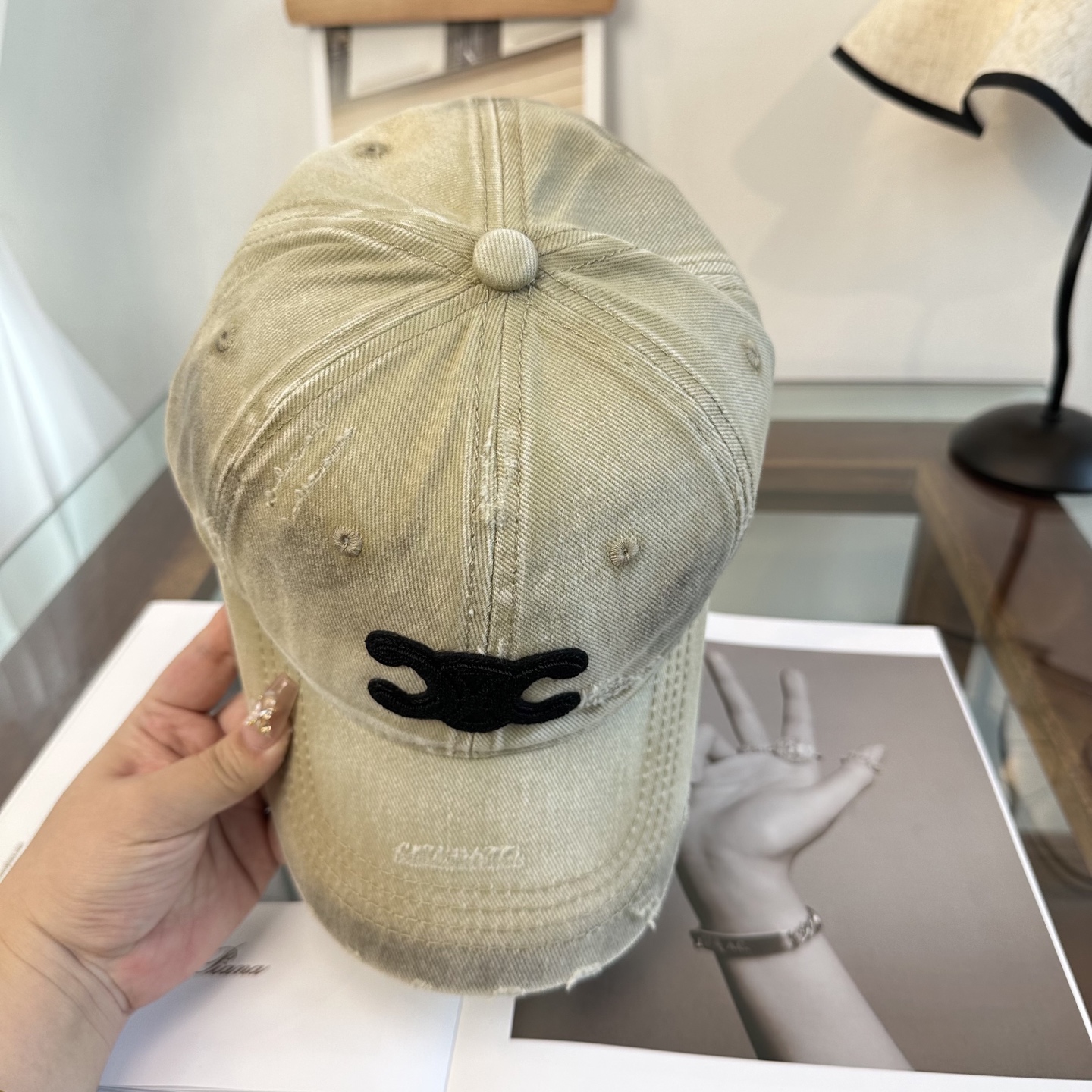 爆款CELINE（赛琳）简约明星同款最新棒球帽，时尚潮流，高端做工！每一个帽子都是用心之作！非一般的品质