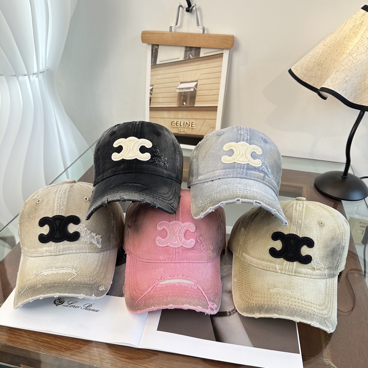 爆款CELINE（赛琳）简约明星同款最新棒球帽，时尚潮流，高端做工！每一个帽子都是用心之作！非一般的品质