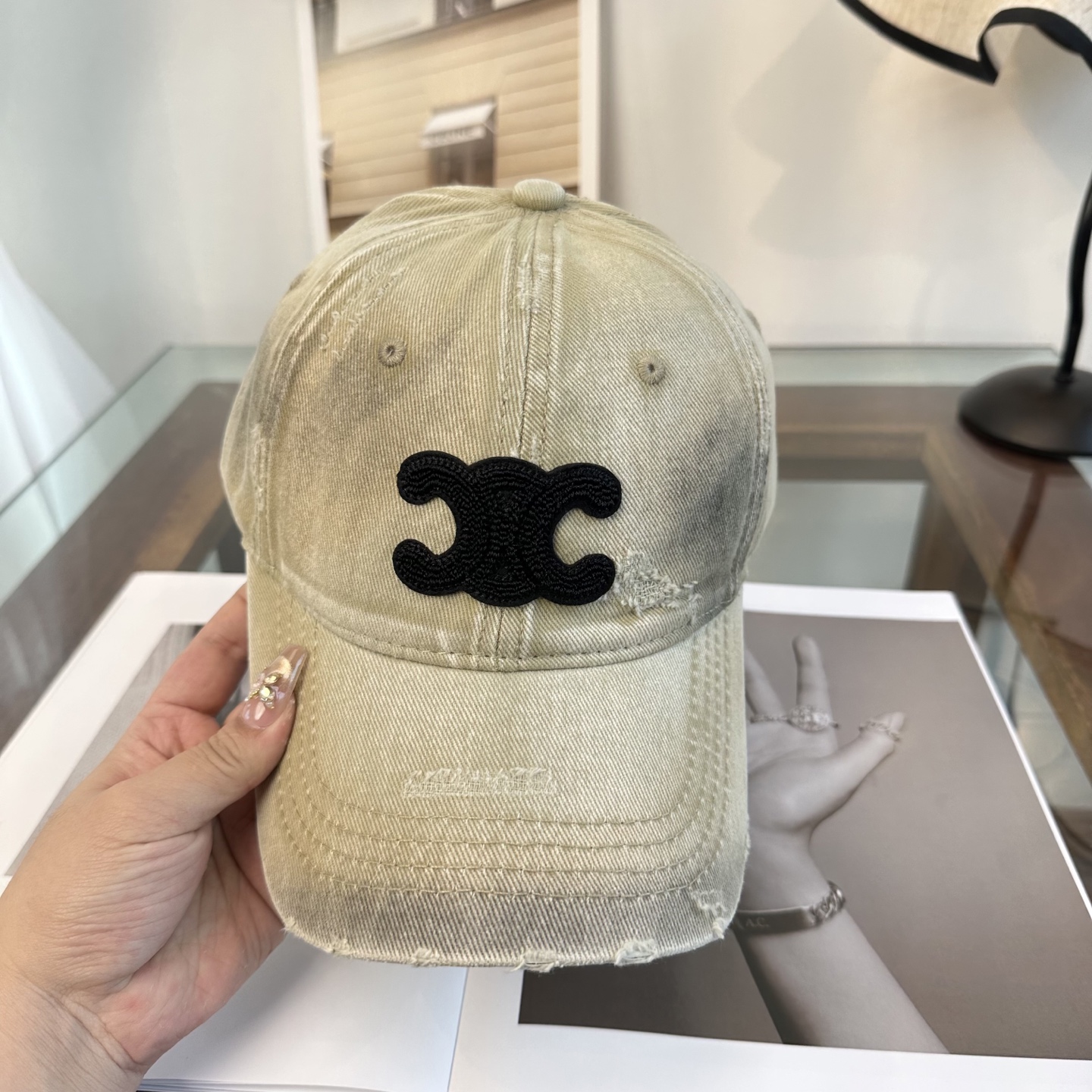 爆款CELINE（赛琳）简约明星同款最新棒球帽，时尚潮流，高端做工！每一个帽子都是用心之作！非一般的品质