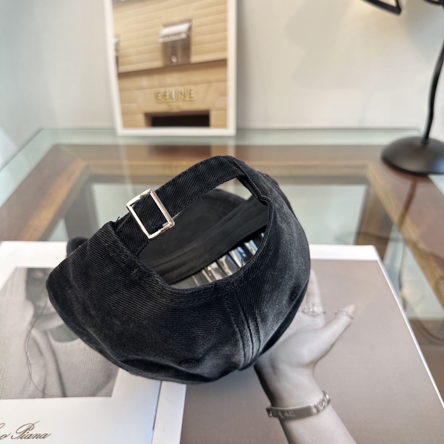 爆款CELINE（赛琳）简约明星同款最新棒球帽，时尚潮流，高端做工！每一个帽子都是用心之作！非一般的品质