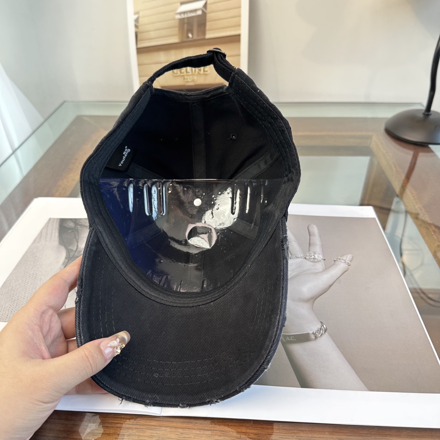 爆款CELINE（赛琳）简约明星同款最新棒球帽，时尚潮流，高端做工！每一个帽子都是用心之作！非一般的品质