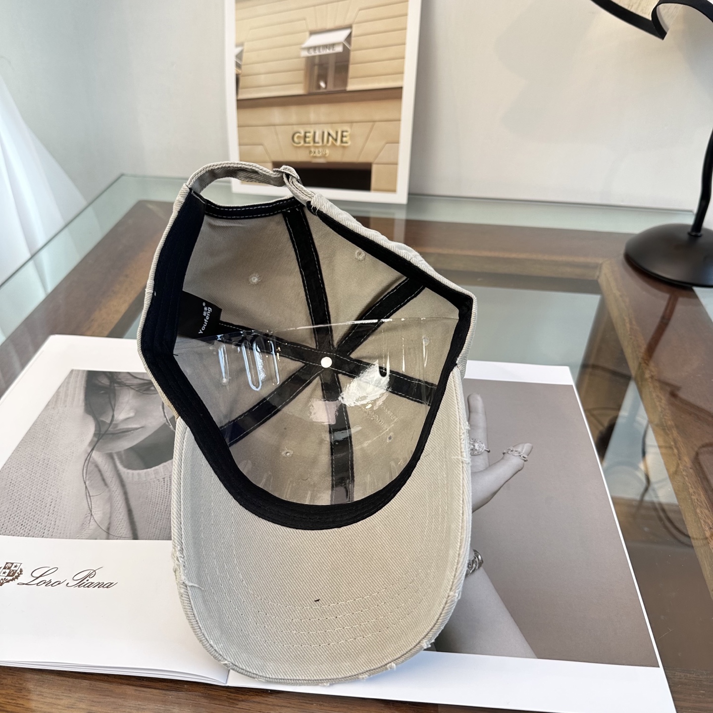 爆款CELINE（赛琳）简约明星同款最新棒球帽，时尚潮流，高端做工！每一个帽子都是用心之作！非一般的品质