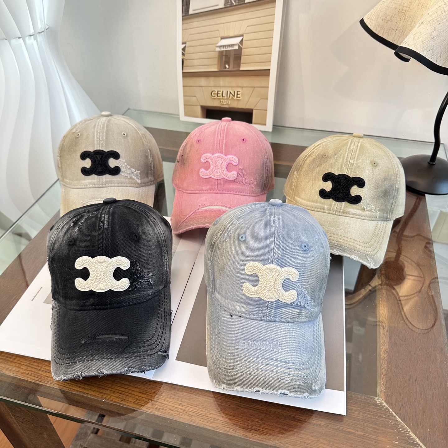 爆款CELINE（赛琳）简约明星同款最新棒球帽，时尚潮流，高端做工！每一个帽子都是用心之作！非一般的品质