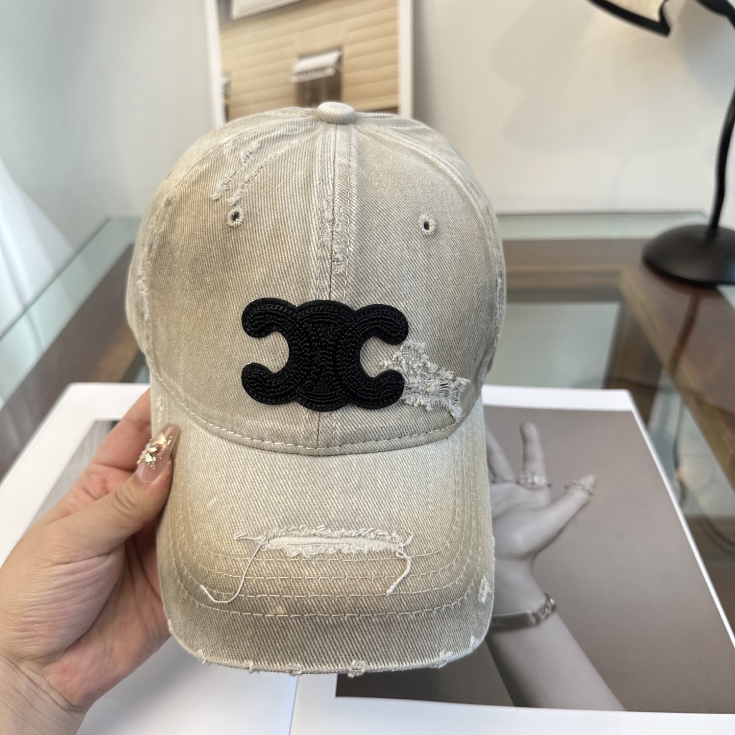 爆款CELINE（赛琳）简约明星同款最新棒球帽，时尚潮流，高端做工！每一个帽子都是用心之作！非一般的品质