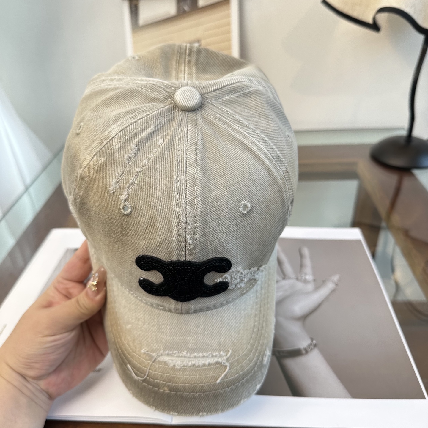 爆款CELINE（赛琳）简约明星同款最新棒球帽，时尚潮流，高端做工！每一个帽子都是用心之作！非一般的品质