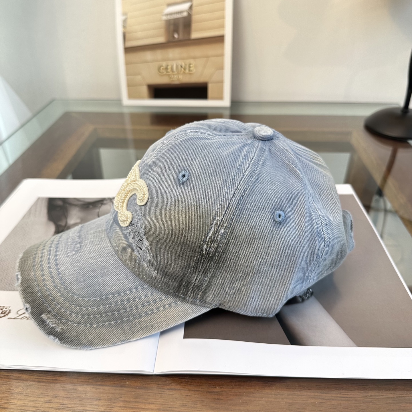 爆款CELINE（赛琳）简约明星同款最新棒球帽，时尚潮流，高端做工！每一个帽子都是用心之作！非一般的品质