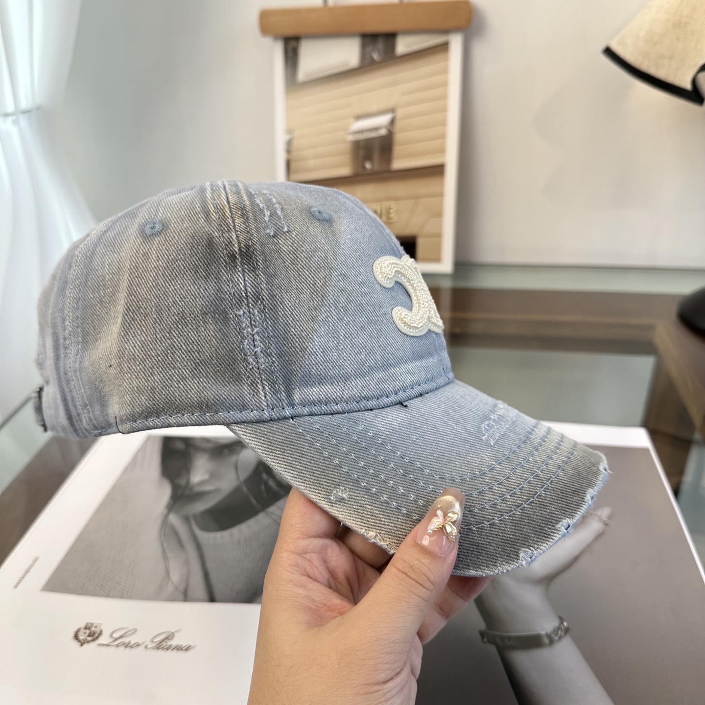 爆款CELINE（赛琳）简约明星同款最新棒球帽，时尚潮流，高端做工！每一个帽子都是用心之作！非一般的品质