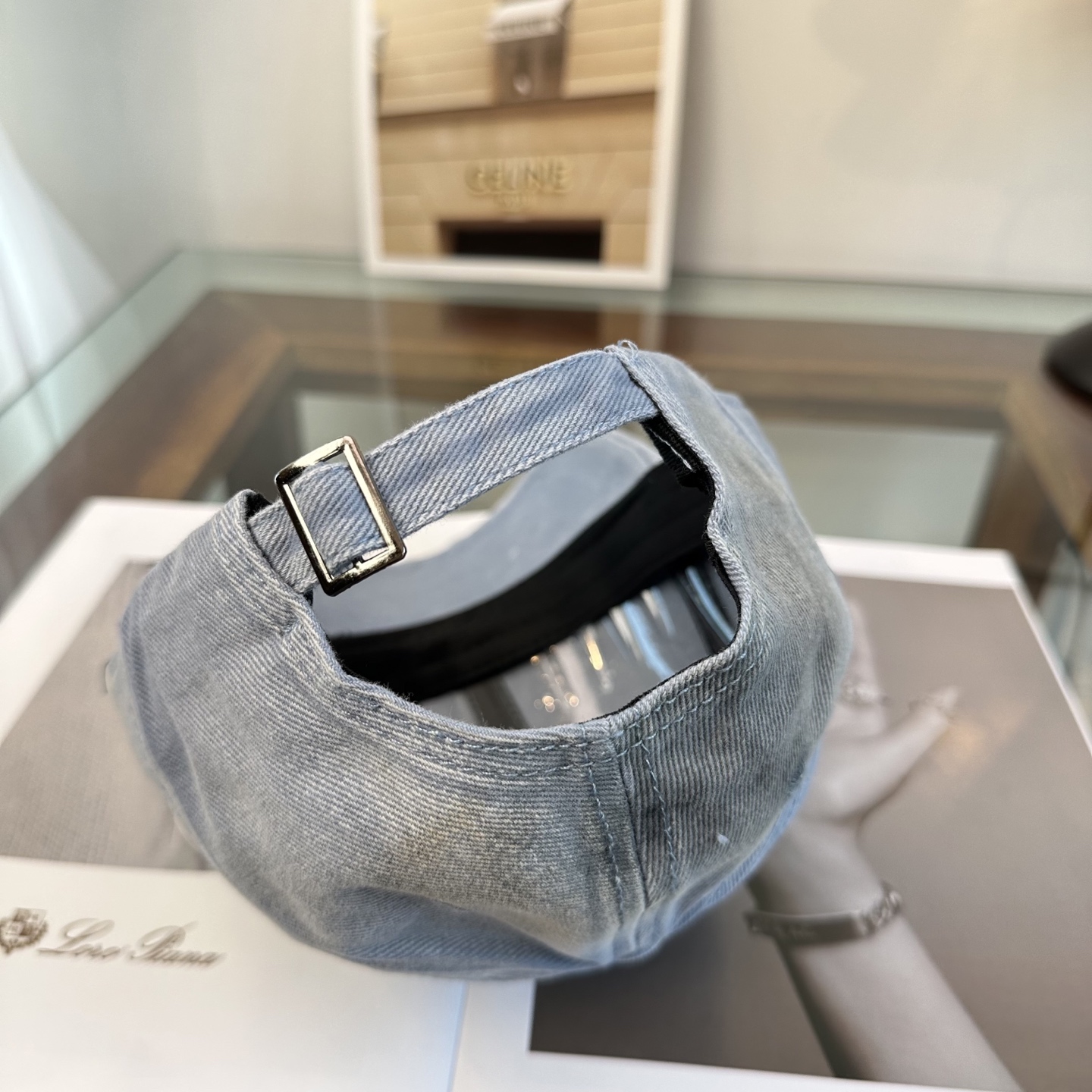 爆款CELINE（赛琳）简约明星同款最新棒球帽，时尚潮流，高端做工！每一个帽子都是用心之作！非一般的品质