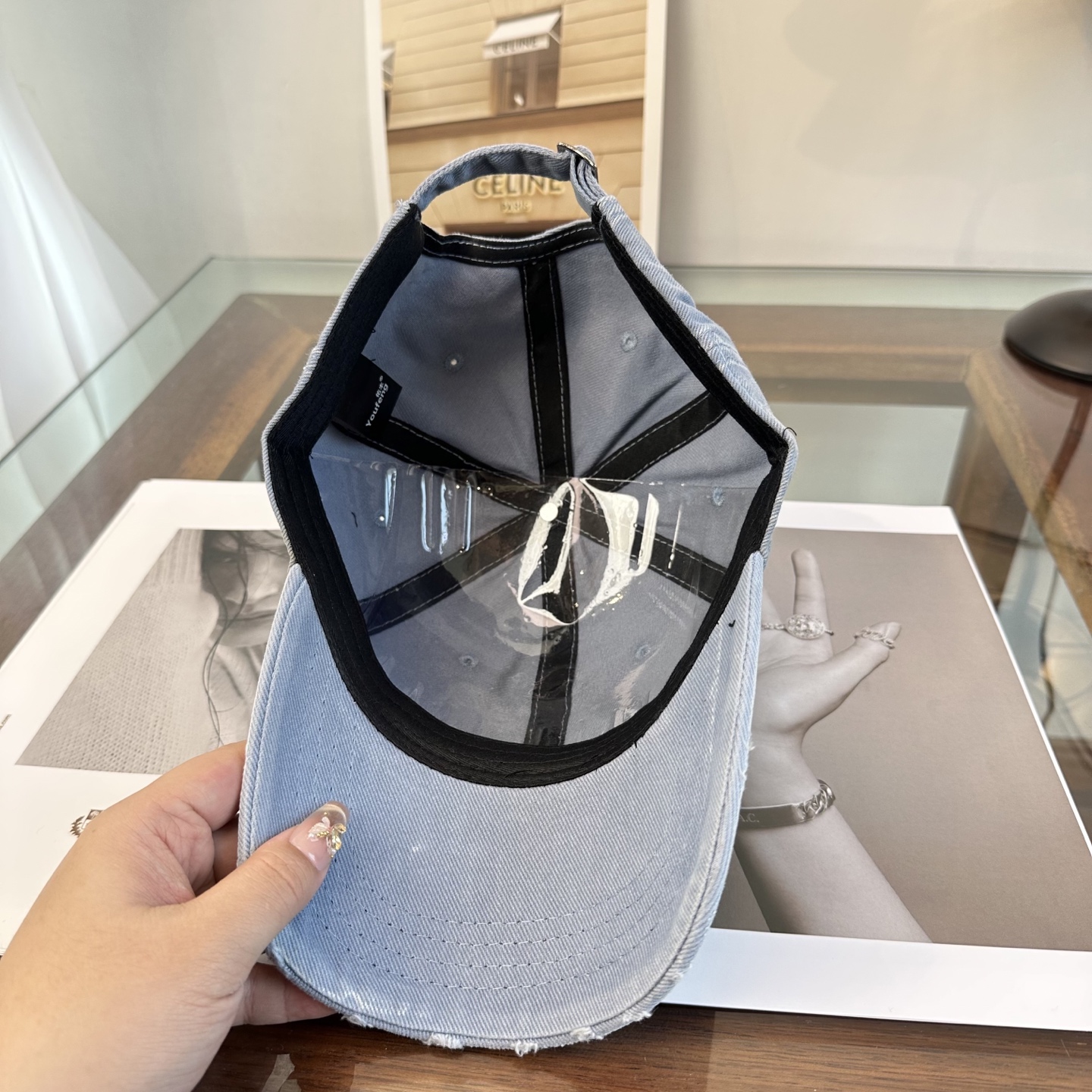 爆款CELINE（赛琳）简约明星同款最新棒球帽，时尚潮流，高端做工！每一个帽子都是用心之作！非一般的品质